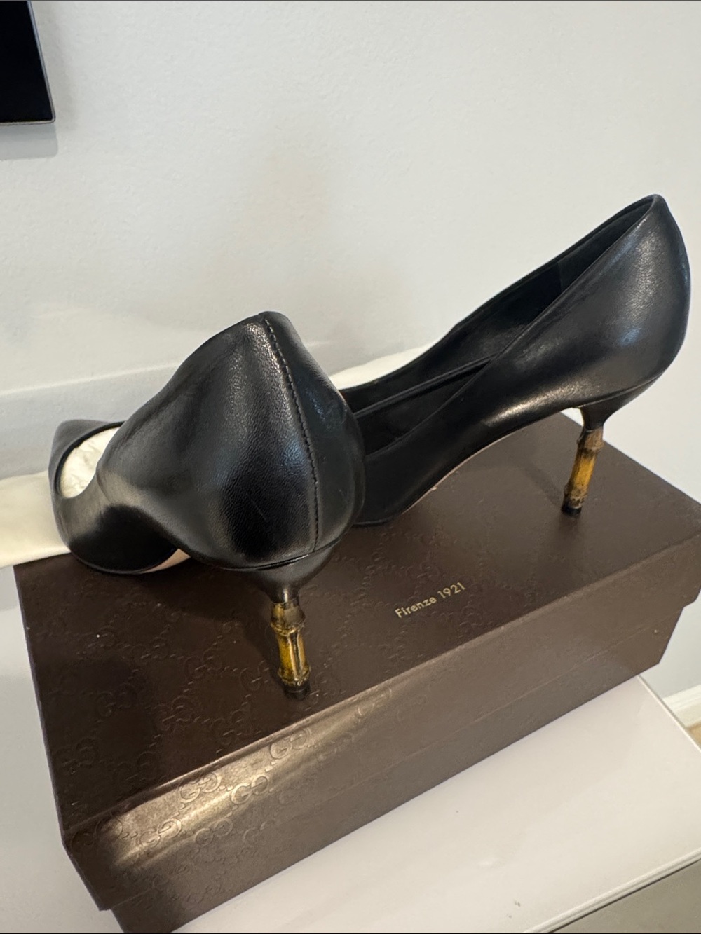 Gucci Black Leather Pointed Pumps with Gold-Tone Bamboo Heel - Picture 3 of 5